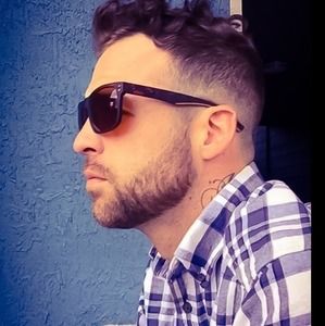 Meet your Posher, Derrick